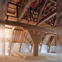 Afbeelding van de balkenconstructie van het plafond in het gerestaureerde koetshuis van het landhuis Nieuw-Amelisweerd (Koningslaan 1) te Bunnik. Bron: Het Utrechts Archief, catalogusnummer: 843037.