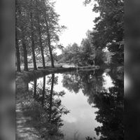 Gezicht op de Kromme Rijn door het landgoed Amelisweerd tussen Utrecht en Bunnik op maandag 8 juni 1936. Bron: Het Utrechts Archief, catalogusnummer: 400071.