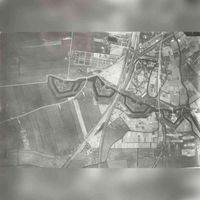 De Vier Lunetten op de Houtens Vlakte omstreeks 1935. Loodrecht vanuit de lucht gefotografeerd.