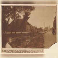 Gezicht op de Brinkbrug en de Schalkwijksewetering met links een gedeelte van de Brink en rechts de Provincialeweg in 1928. Bron: RAZU, 353.