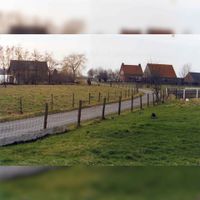 De Leedijk (nu Staatsspoor) gezien vanaf de Beusichemseweg in zuidwestelijke richting in 1993. Bron: Regionaal Archief Zuid-Utrecht (RAZU), 353.