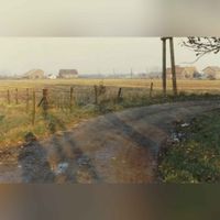 De oprijlaan van boerderij De Grote Geer in de periode 1975-1985. Bron: Regionaal Archief Zuid-Utrecht (RAZU), 353.