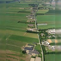 Luchtfoto van de Houtensewetering te Houten, uit het zuidoosten op zaterdag 1 augustus 1992. Bron: Het Utrechts Archief, catalogusnummer: 85653.