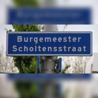 Straatnaambord Burgmeester Scholtensstraat in Beverwijk. Foto: Frank Magdelyns.