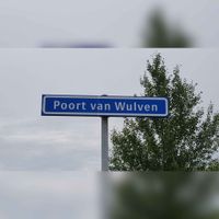 Straatnaambord Poort van Wulven. Foto: Sander van Scherpenzeel.