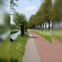 Zicht op het Heemsteedsepad met recht het bedrijventerrein De Boten, voorheen De Meerpaal. Foto: Peter van Wieringen, Natuurenfoto.nl.