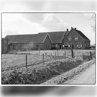 De kinderboerderij De Heubel aan de Keercamp toen aan de Wulfsedijk gezien in 1982 naar een foto van Jos Schalkwijk.