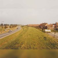 Gedeelte van de Rondweg aan de noordzijde van Houten in 1985-1990. Bron: Regionaal Archief Zuid-Utrecht (RAZU), 353.