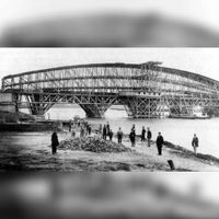 Foto van de bouw van de Culemborgse Spoorbrug in 1867 over rivier de Lek. Bron: onbekend.