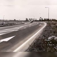 De Utrechtseweg ter hoogte van de in ontwikkeling zijnde van bedrijfterrein Doornkade. Links de Langeweg en rechts de weg naar de Fortweg rond 1975-1980. Bron: Het Utrechts Archief, 1929, 1704.