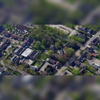 Luchtfoto van het dorp 't Waal aan de Waalseweg (rechtsonder) met in het midden de N.H. kerk van het dorp aan de Kerkebrink. Linksonder de Strijpweg in 2019. Foto: Slagboom en Peeters Luchtfotografie B.V..