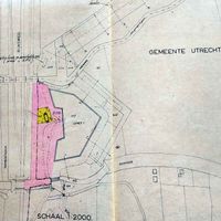 In geel en roze gearceerd de gronden liggend achter het Fort Lunette I aan de Koningsweg met de voorgenomen aankoop/over te nemen grond door de gemeente Utrecht, links de Waterlinieweg. Plattegrond in de periode van het eind van de jaren tachtig. Bron: HUA, 1338.