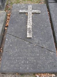 1 Jkvr. Augusta Cecilia Bosch van Drakestein. Geboren 28 maart 1855 en overleden 10 mei 1892, zij werd 37 oud. Bron: Online-begraafplaatsen.nl, 776951.