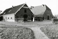 Boerderij De Grote Geer. Gezicht op de achtergevels van de boerderij en het zomerhuis in 1990. Bron: Regionaal Archief Zuid-Utrecht (RAZU), 353, 43455, 16.