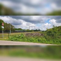 De Rhijnspoorweg gezien in de richting Driebergen-Rijsenburg - Arnhem vanaf de Achterdijk te Bunnik en Vechten in mei 2021. Foto: Sander van Scherpenzeel.