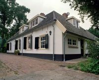 Pand aan de Koningslaan 21 op landgoed Oud-Amelisweerd geheten de &#039;Vinkenbuurt&#039; op dinsdag 27 augustus 2002. Bron: Het Utrechts Archief, 844732.