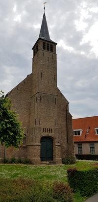 De Nederlands Hervormde gemeente kerk in Stad aan &#039;t Haringvliet aan de Nieuwstraat 27 en 27A op maandag 10 juni 2019. Foto: Sander van Scherpenzeel.