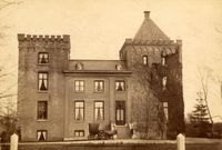Gezicht op de voorzijde van het kasteel Rhijnestein te Cothen uit het noordwesten in april 1891. Bron: Het Utrechts Archief, catalogusnummer: 5622.