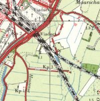 Op deze fragmentskaart uit 1959 is te zien dat de topografische kaart is herzien in het jaar 1958 en dat de gedoog spoorwegovergang definitief is opgeheven in de Rhijnspoorweg en het Rijndijkje. Bron: Topotijdreis.nl.