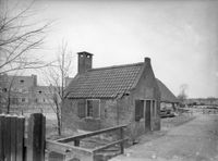 Een vroeg bijgebouwtje op het terrein van Chartroise in het Lauwerecht van Utrecht in april 1924. Bron: Rijksdienst voor het Cultureel Erfgoed (RCE) te amersfoort, documentnummer: 7.670.
