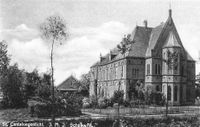 Het St. Canisiusgesticht in Schalkwijk aan de Lagedijk in 1934 afgebeeld op een prentbriefkaart van N. v. d. Heuvel. Dit klooster was een meisjes naai- en huishoudschool en werd in in de jaren zestig van de twintigste eeuw afgebroken. Hiervoor in de plaats werden de oudere appartementen aan de Kloostergaarde gebouw.