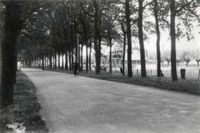 Gezicht op de Provincialeweg te Bunnik in de periode 1935-1937. Bron: Het Utrechts Archief, catalogusnummer: 602448.