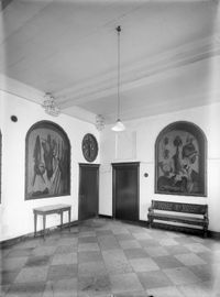 Kasteel Heemstede (Heemsteedseweg 26) in juli 1946 inwendig het voorhuis naar het noord-westen. Bron: Rijksdienst voor het Cultureel Erfgoed, beeldbank, Objectnummer: 24.298.