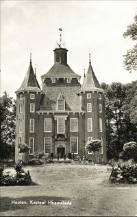 Gezicht op kasteel Heemstede vanaf het voorplein, Heemsteedseweg 26, Uitg. G.H. v. Hal, Houten, 1959, Regionaal Archief Zuid-Utrecht, identificatienummer: P002 (040137).