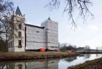 Overzicht van de westgevel van kasteel Beverweerd in landschap, tijdens restauratie op 21 januari 2009. Bron: Rijksdienst voor het Cultureel Erfgoed (RCE) te Amersfoort, objectnummer: 543.393.