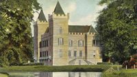 Gezicht op de linker- en voorgevel van het kasteel Beverweerd met omringend park (Beverweertseweg 60) te Werkhoven in 1903-1904. Bron: Het Utrechts Archief, catalogusnummer: 15265.
