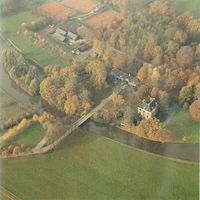 Landgoed Rhijnauwen aan de Kromme-Rijn vanuit de lucht gezien in 1985. Bron: Provincie Utrecht, Henk Bol.