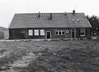 Boerderij Dijkhoeve. De linkerzijgevel van het zomerhuis met op de voorgrond de plaats waar de boerderij heeft gestaan in augustus 1980. Bron: Regionaal Archief Zuid-Utrecht (RAZU), 353.