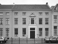 Gezicht op de voorgevel van de R.K. Kathedrale School Plompetorengracht 5 in 1991 te Utrecht. Bron: Het Utrechts Archief, catalogusnummer: 68836.