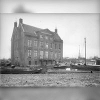 Het Huis De Wiers te Vreeswijk in december 1928. Bron: Rijksdienst voor het Cultureel Erfgoed (RCE) te Amersfoort, beeldbank, documentnummer: 10.549.