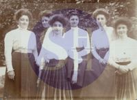 Diverse jongedames Von Son en Testas in augustus 1908. Bron: Huisarchief Wickenburgh, Wttewaall.