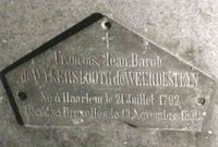 Bronzen grafplaquette van baron Franciscus de Wijkerslooth de Weerdesteyn. Foto: Peter den Hartog.