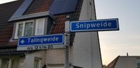 Straatnaamborden Talingweide en Snipweide op vrijdag 8 mei 2020. Foto: Sander van Scherpenzeel.