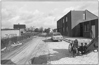 De Lobbendijk en Weegbreehof in 1976-1977, midden op de achtergrond boerderij Dijkhoeve met links daarvan het hoofdhuis. Foto: Jos Schalkwijk.