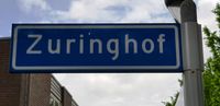 Straatnaambord Zuringhof op vrijdag 1 mei 2020. Foto: Sander van Scherpenzeel.