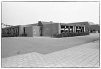 PCBS De Wegwijzer (Lupine-oord 4-6) aan de achterkant gezien vanuit het zuidwesten aan de Vlas-oord. Schoolgebouw bestond van 1978 tot aan 2018. Foto: Jos Schalkwijk.