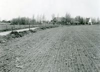 Land in de omgeving van de Warinenpoort in 1985 bij boerderij De Steenen Poort tijdens archeologische opgravingen naar de verdwenen (kasteel)toren (1). Bron: Regionaal Archief Zuid-Utrecht (RAZU), 353.