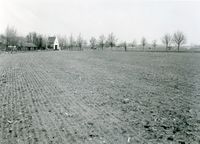 Land in de omgeving van de Warinenpoort in 1985 bij boerderij De Steenen Poort tijdens archeologische opgravingen naar de verdwenen (kasteel)toren (7). Bron: Regionaal Archief Zuid-Utrecht (RAZU), 353.