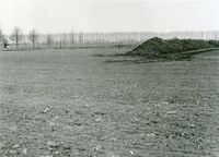 Land in de omgeving van de Warinenpoort in 1985 bij boerderij De Steenen Poort tijdens archeologische opgravingen naar de verdwenen (kasteel)toren (9). Bron: Regionaal Archief Zuid-Utrecht (RAZU), 353.