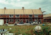 Bouw van woningen aan de Penningslag 2 t/m 22 in juni/juli 1988. Richting het zuidoosten gezien. Familiearchief Van Scherpenzeel.
