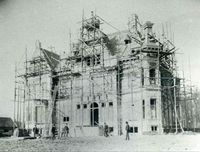 De bouw van 'De Niënhof' in 1893 aan de Grotelaan in Bunnik. Bron: Regionaal Archief Zuid-Utrecht (RAZU), 084, 55270, 11.