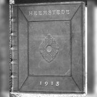 Bijbelboek met aan de voorkant gegraveerd 'Heemstede' '1915'. Naar een foto van Cees van Eck. Bron: Collectie Cees Verhoef.