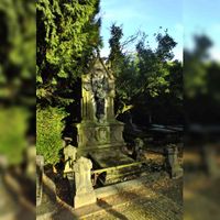 Het grafmonument van de familie Van der Does de Willebois is een monument op begraafplaats Orthen in de Nederlandse stad 's-Hertogenbosch. Bron: Wikipedia MHB Verkuijlen - Eigen werk.
