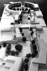 Maquette van Het Kant, De Slinger en het Onderdoor gezien vanuit het westen zoals alle gebouwen, woningen en winkels destijds ontwikkelt diende te worden in ca. 1980. Foto: Gemeente Houten.