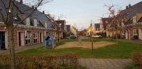 Huizen en speelplein aan het Stadsmuur in november 2020. Foto: Sander van Scherpenzeel.