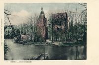Gezicht op de Bourgondische toren en de donjon van het kasteel Duurstede te Wijk bij Duurstede uit het zuiden in 1905-1910. Bron: Het Utrechts Archief, catalogusnummer: 9785.